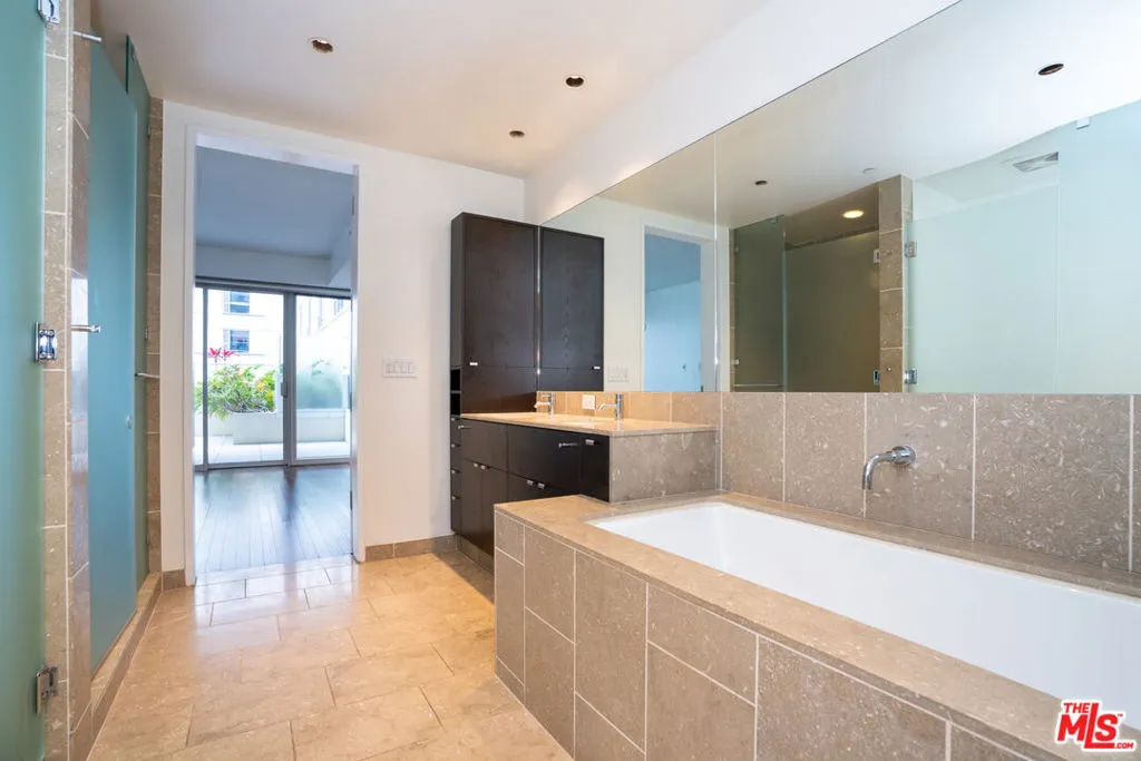 6250 Hollywood Boulevard 4d, Los Angeles, California 90028 home-pic-16